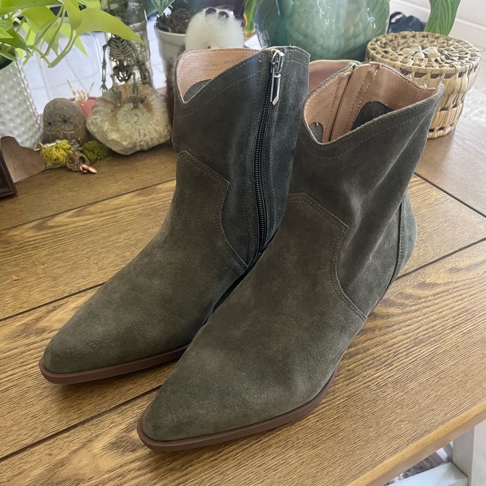 Crown Vintage Dark Green Suede Ankle Booties 8.5